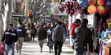 Hace poco la Federación Económica de Mendoza (FEM) difundió un informe que indicaba que habían cerrado 400 comercios por las compras en Chile\u002E