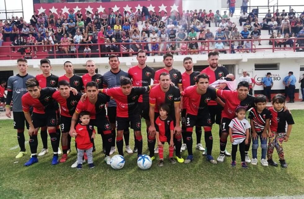 Centro Social y Rivadavia quedaron punteros en Primera A