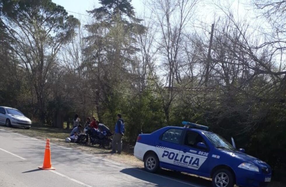 Colisionaron con un perro, cayeron de la motocicleta y finalizaron heridos