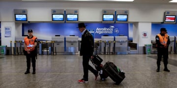 El accionar de los trabajadores afectaba ya a más de 2\u002E000 pasajeros con reservas\u002E (AP)