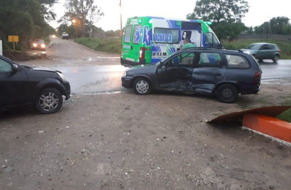 Anisacate: fuerte colisión entre dos vehículos