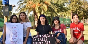 La manifestación artística en contra del abuso de menores se realizó en la ciclovía (web)