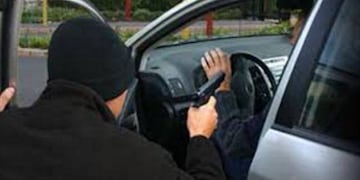 Continúa la inseguridad en Pérez: le dispararon para  robarle el auto.  Imagen ilustrativa.