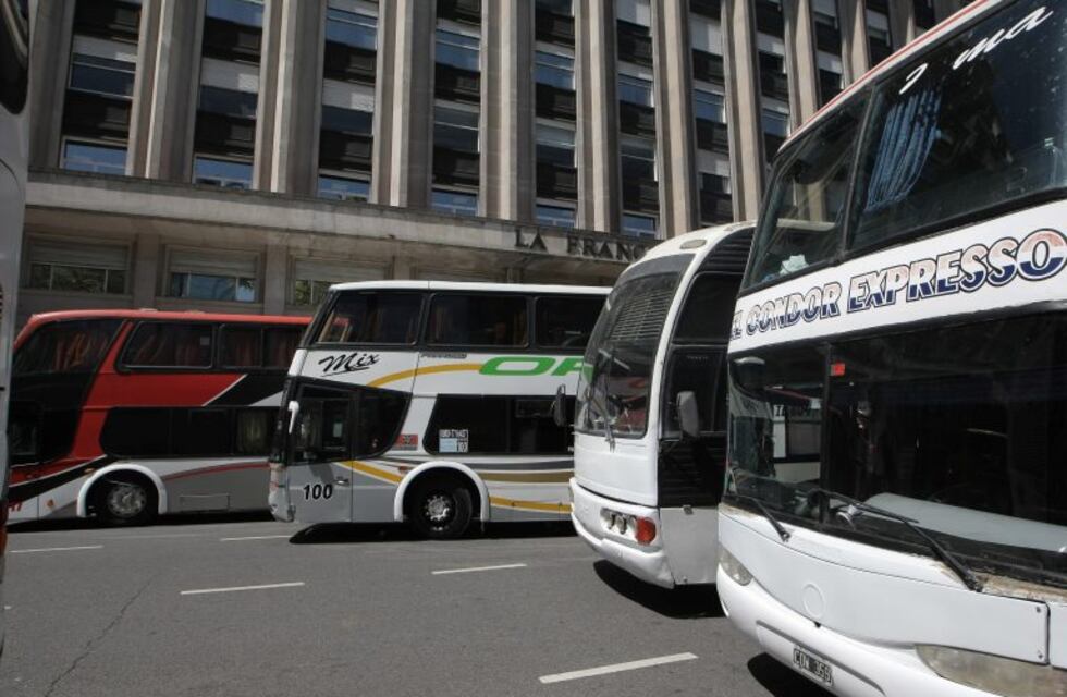 Choferes de micros de larga distancia paran desde este jueves a la medianoche en demanda de una suba salarial