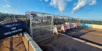 El puente Tancredo Neves permanecerá cerrado para el acceso al país\u002E