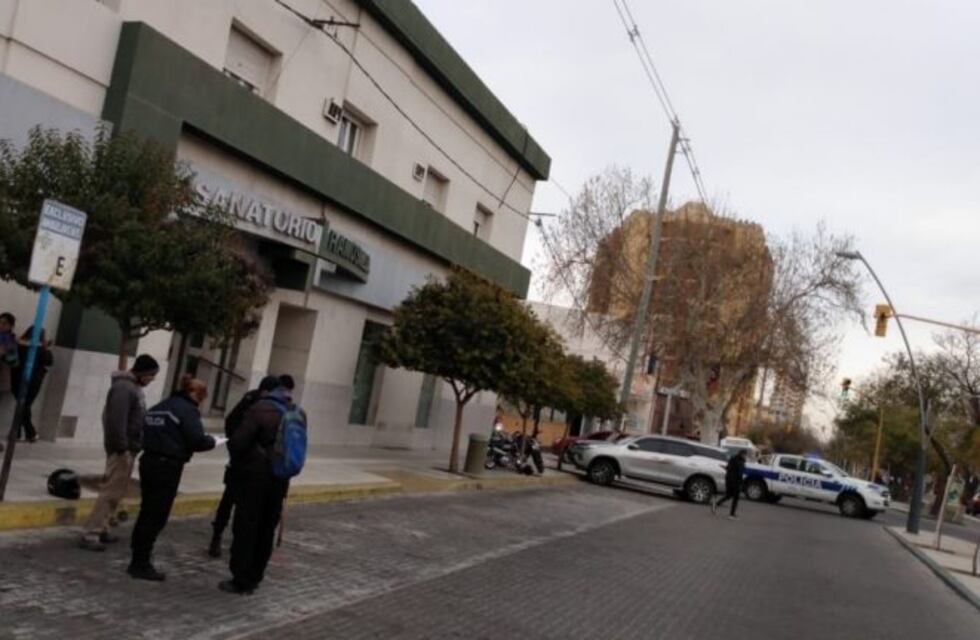 Increíble: atropellaron a una anciana frente a un sanatorio y ningún médico la asistió