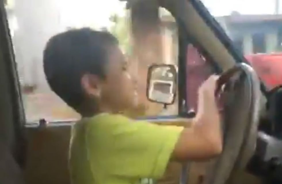 Insólito: filman a un niño de 11 años manejando una camioneta