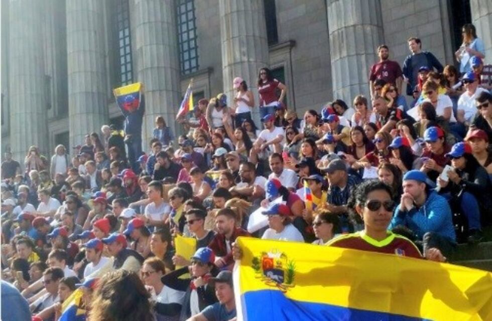 Decenas de personas se juntaron en Buenos Aires en la Protesta Mundial contra la violencia en Venezuela