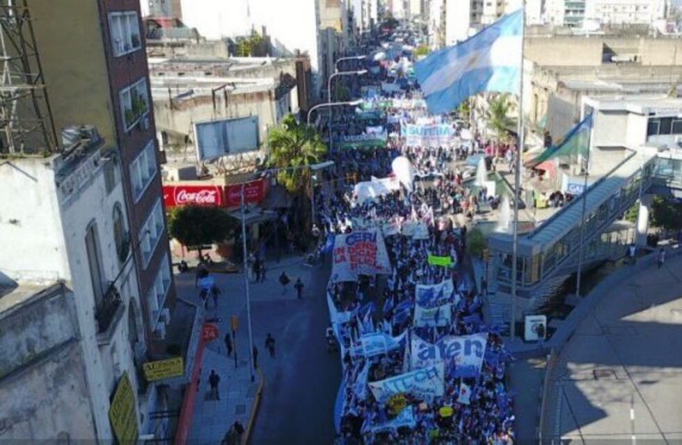 Marcha Federal Educativa: los docentes de todo el país reclamaron la paritaria nacional