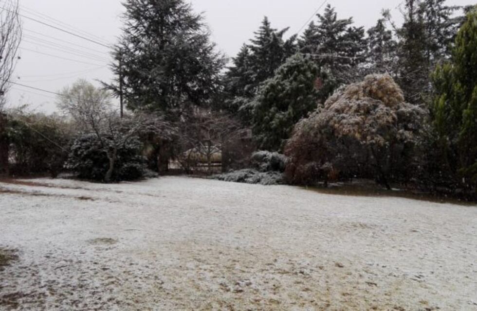 Una sorpresiva nevada cae sobre Carlos Paz y Traslasierra