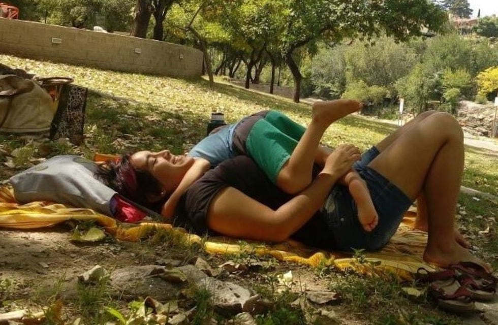 Ejemplo de amor: así se despidió una joven del niño que cuidó por 15 meses y consiguió familia adoptiva