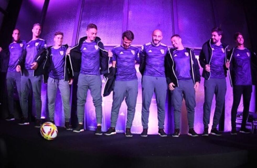 La historia detrás de la camiseta violeta que lanzó River