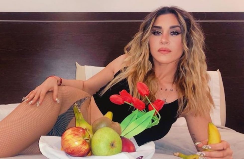 Jimena Barón se recuperó de su estado gripal y posó en ropa interior