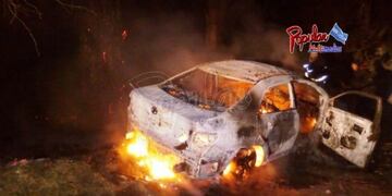 El fuego consumió el auto completamente\u002E