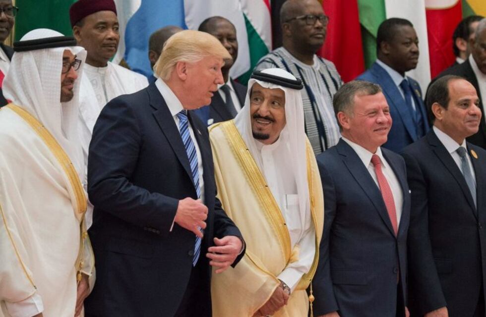 Trump llamó a los países musulmanes a aliarse con EEUU y expulsar a los "extremistas"