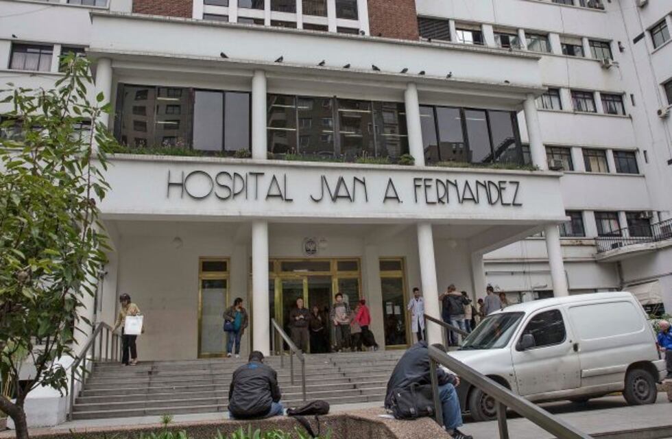 Internaron al jefe de Enfermería del Hospital Fernández con un cuadro grave de coronavirus