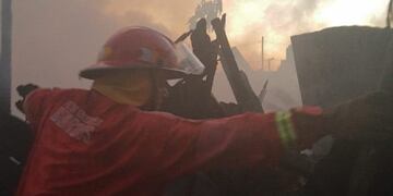 Los bomberos apagaron el incendio que destruyó una casa en Posadas\u002E