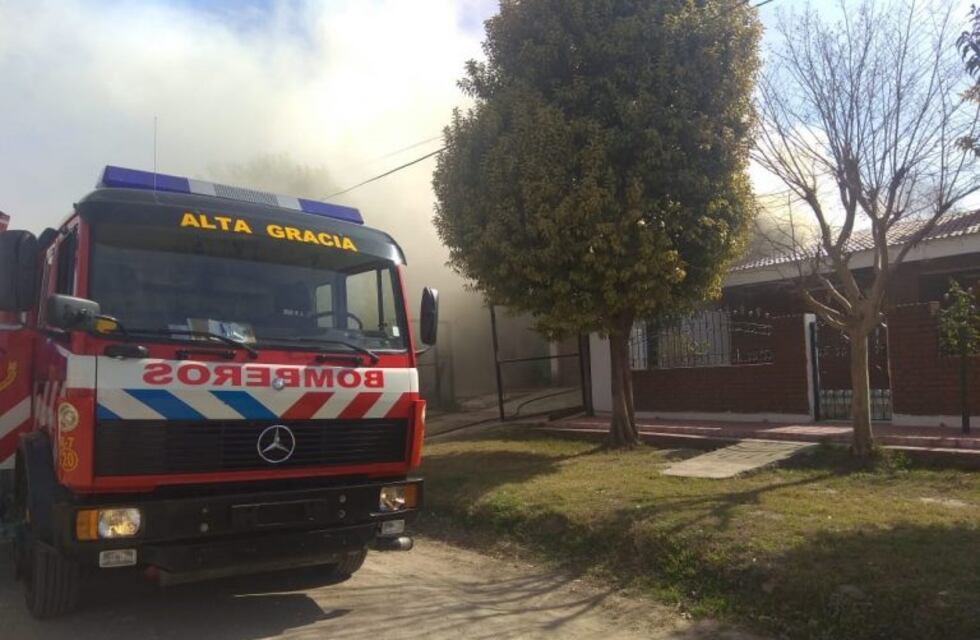 Alta Gracia: importante incendio causó daños materiales en una vivienda