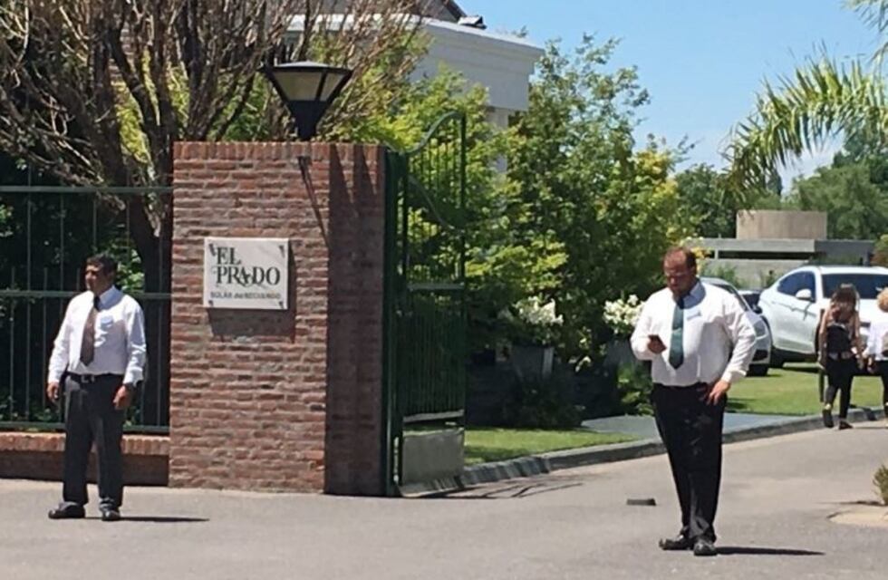 Dolor en la reservada despedida de Ariel Erlij en un cementerio privado en Pérez