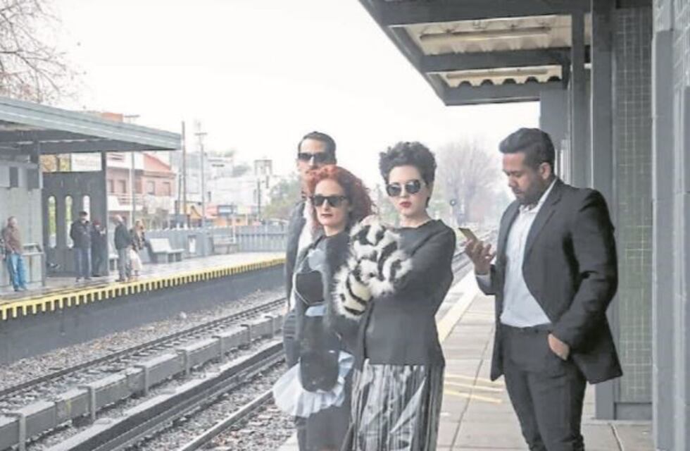 Una ópera en dos actos llega a la estación Lacroze del tren Urquiza