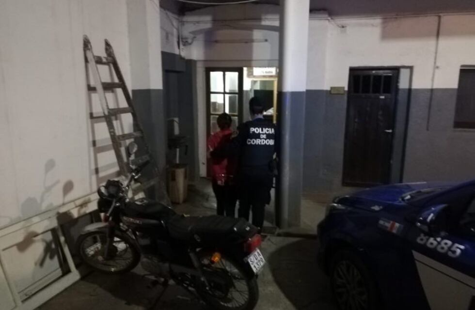 Dos detenidos por apedrear y causar daños en una vivienda