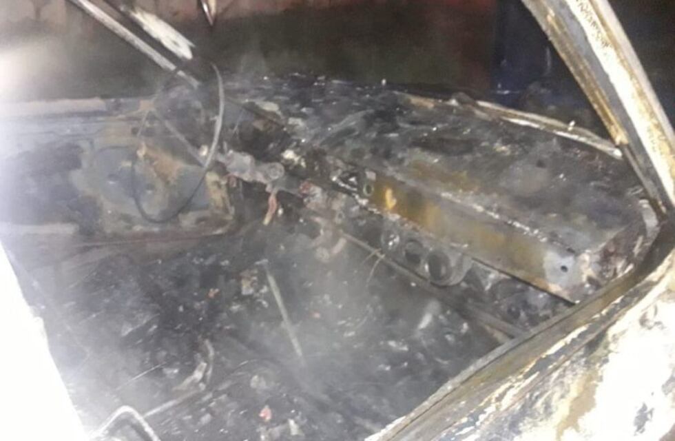 Incendio de auto en Punta Alta