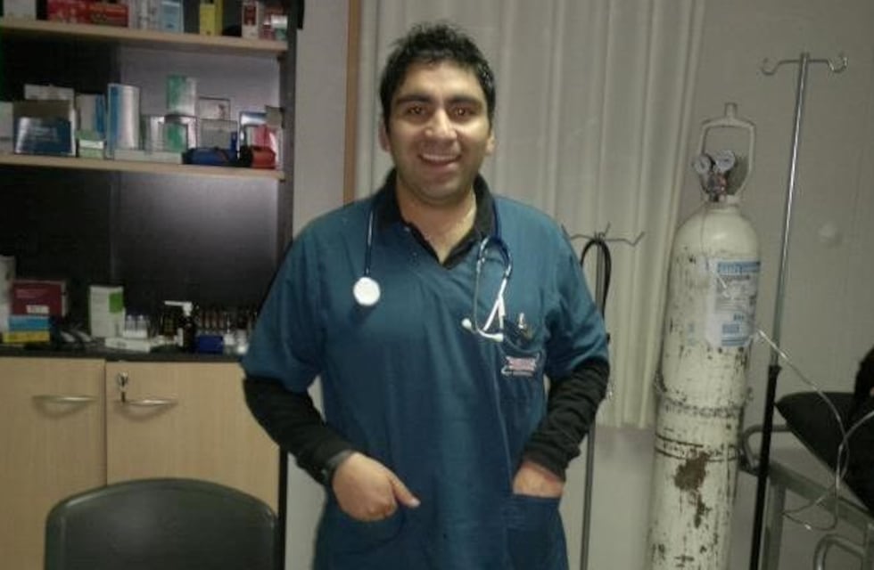 Un enfermero chocó contra un poste de luz y falleció