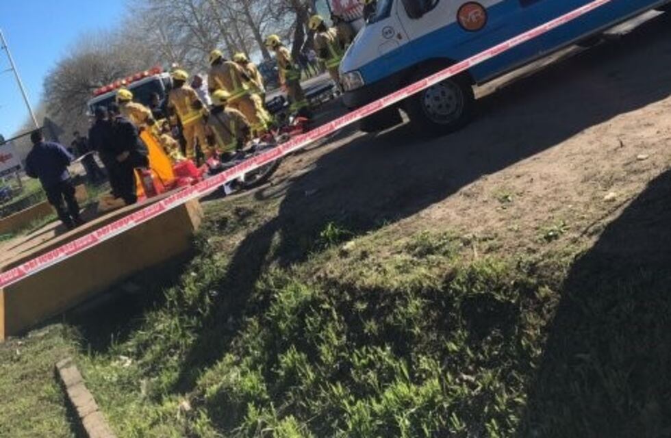 Un motociclista murió y su acompañante resultó herido en un violento choque en la ruta 33