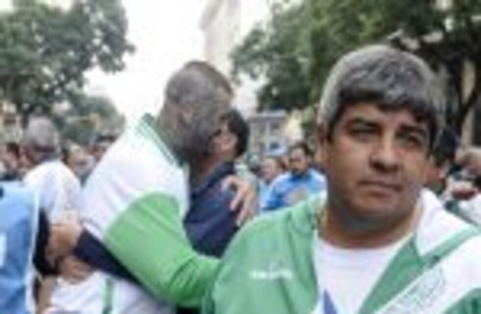 Tras la derrota en el clásico, Pablo Moyano confirmó a Milito pero adelantó que muchos jugadores "se van a tener que ir"