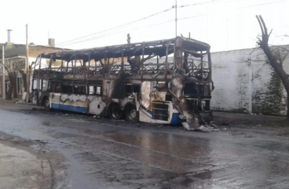 Se incendió un colectivo de El Rápido en Mar del Plata