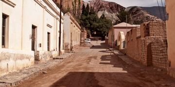 Purmamarca, Argentina\u002E 26th July 2006 -- The town of Purmamarca is located in the Argentine Province of Jujuy to 65 kms\u002E The capital San Salvador\u002E Perhaps the most picturesque and charming village of the quebrada de Humahuaca\u002E jujuiy turismo turismo purmamarca vistas turistica purmamarca quebrada de humahuaca
