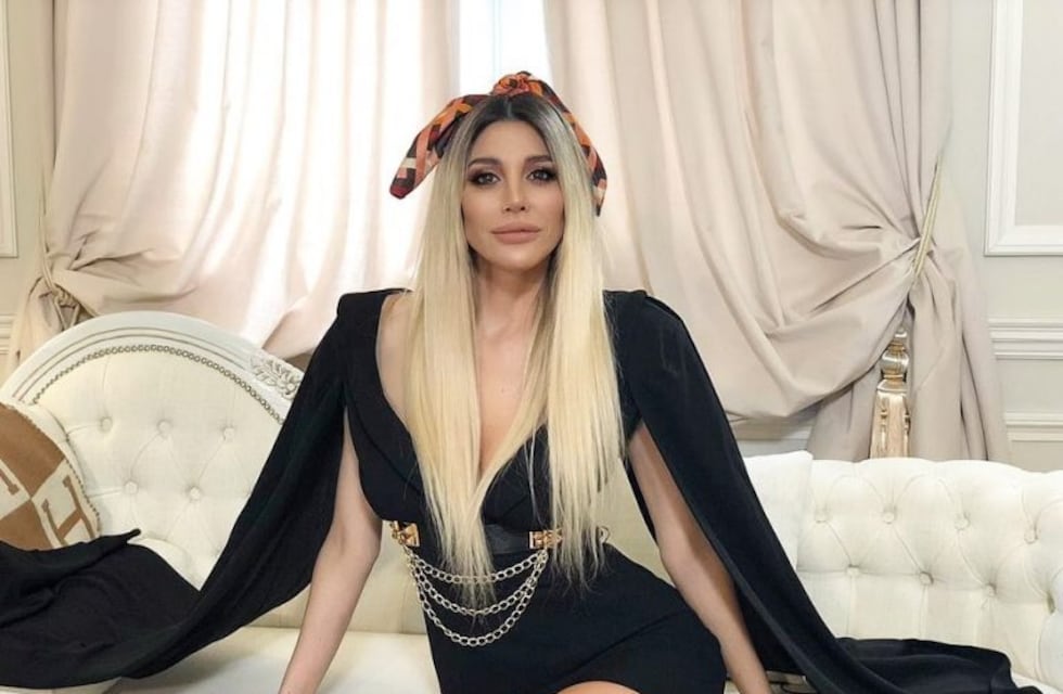 Stefy Xipolitakis deslumbró con una enteriza blanca y escribió una reflexión por el Día de la Mujer