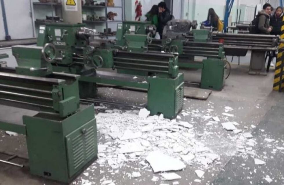 Escuela neuquina suspendió las clases porque se cayó parte del techo