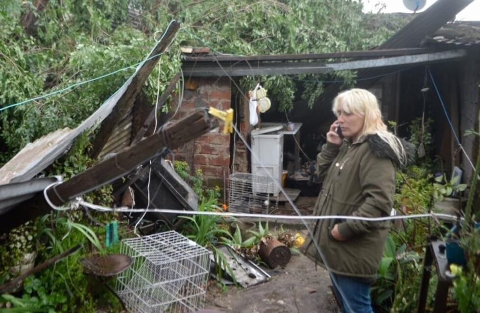 Vecinos de Tolosa sostienen que el bebé se salvó porque "se dio vuelta el huevito en el que dormía"