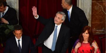 Sergio Massa, Alberto Fernández y Cristina Kirchner en la apertura de sesiones ordinarias del Congreso. (Foto: Clarín)