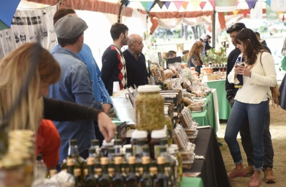 Comenzó la segunda edición del Biomercado en Moreno y el río