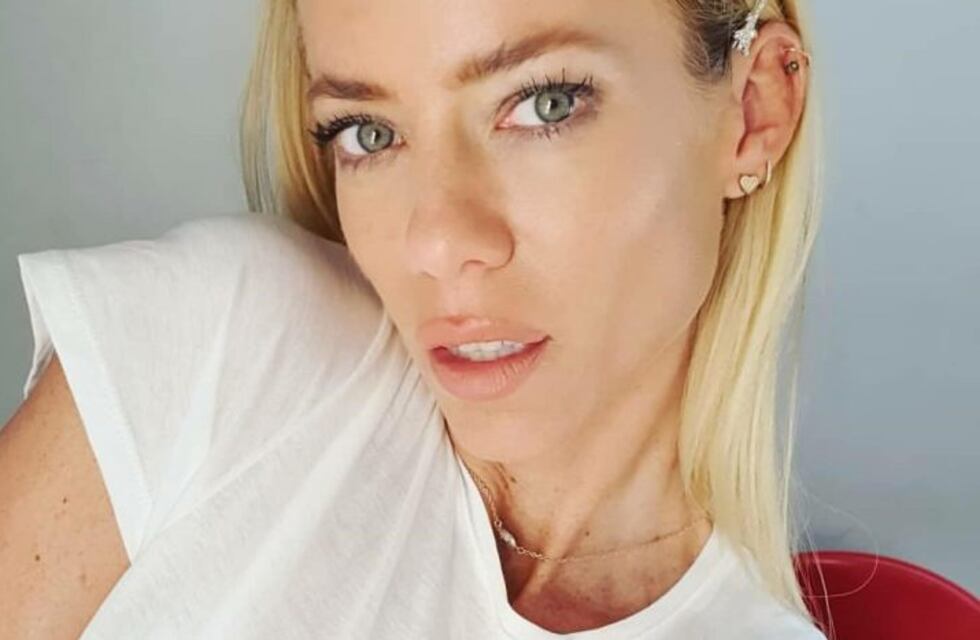 Nicole Neumann, derrochando sensualidad en su camarín con una publicación muy "casual"