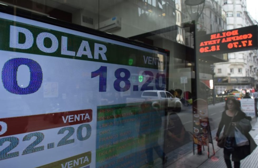 El dólar rompió un récord y superó los $18