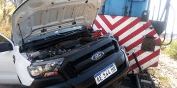 Chocó un tren de carga y una camioneta\u002E