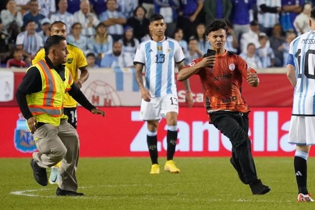 Kenneth Leiva, el hincha de Huracán que quiso saludar a Messi.