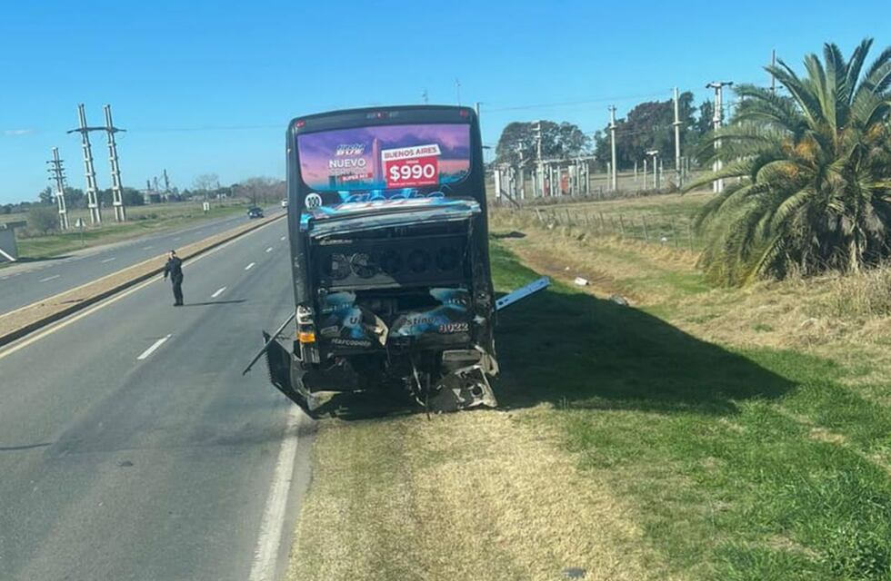 Un camión se llevó por delante al colectivo que trasladaba al equipo de Unión de Santa Fe a Córdoba