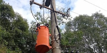 Tareas de mantenimiento y mejoras eléctricas en Puerto Iguazú.