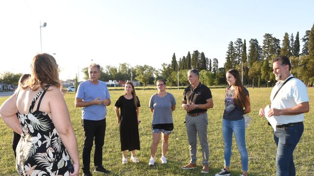 Recorrida de Castellano por el barrio Los Arces