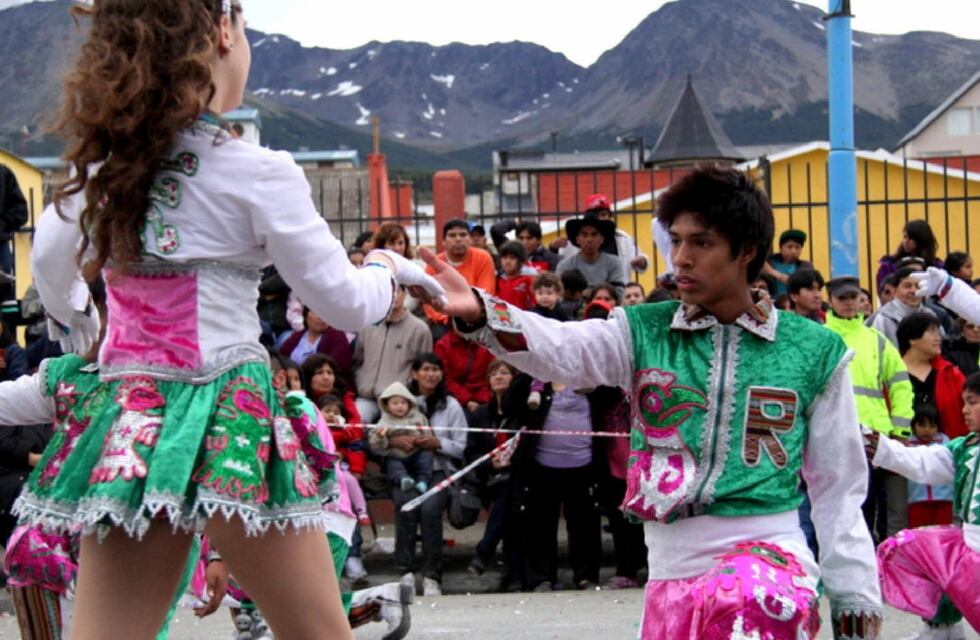 Ushuaia se prepara para el “Carnaval del Fin del Mundo 2025” con música, danza y gastronomía