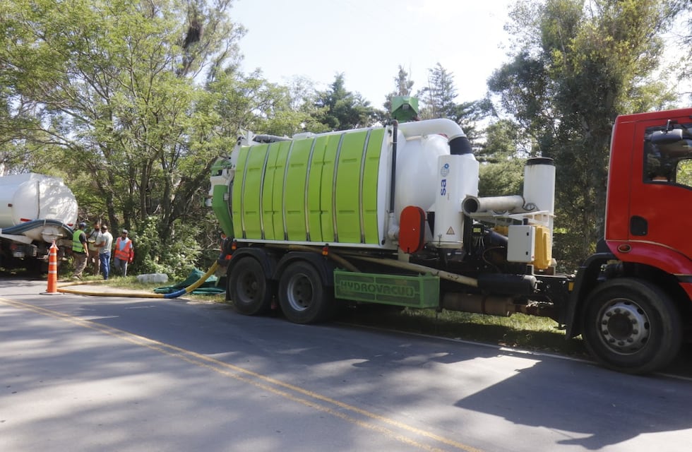 Plan de mitigación del Lago San Roque: continúa la extracción de plantas acuáticas en el diquecito