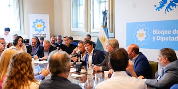 Gobernadores del PJ fueron recibidos por los bloques legislativos de Unión por la Patria (Foto: Prensa UP)