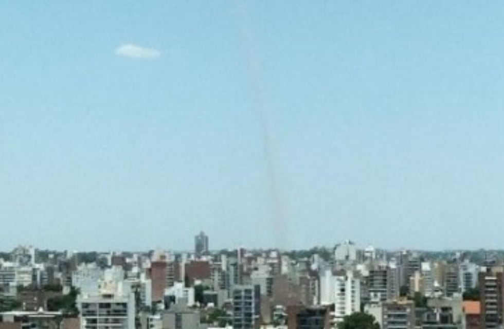 “Es un evento curioso pero no peligroso”: alerta en Rosario por unos torbellinos de viento