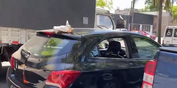 El Chevrolet Onix quedó detenido sobre avenida Pellegrini al 3900.