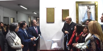 El vicegobernador Alberto Bernis encabezó el acto de descubrimiento de una placa recordatoria por los 101 años del primer pago de aguinaldo en la provincia de Jujuy.