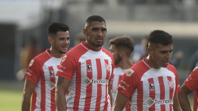 Instituto perdió en su visita a La Plata, en un mal partido del equipo (Federico López Claro / La Voz).